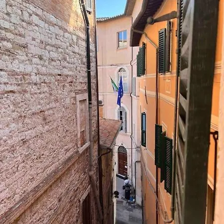 Ristrutturatissimo Al Centro Di Umbria Jazz Apartamento